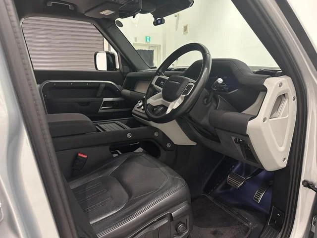 Land Rover Defender 110