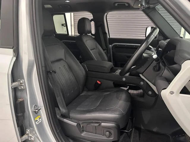 Land Rover Defender 110