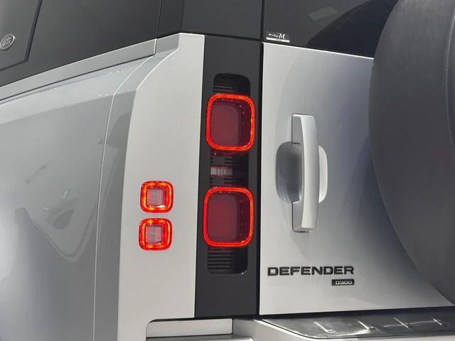 Land Rover Defender 110